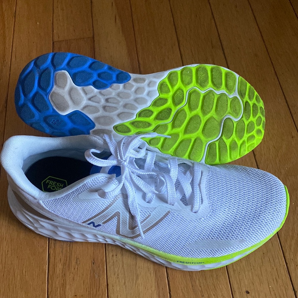 New Balance size 8.5 Women’s Fresh Foam Arishi V4 Running Shoe